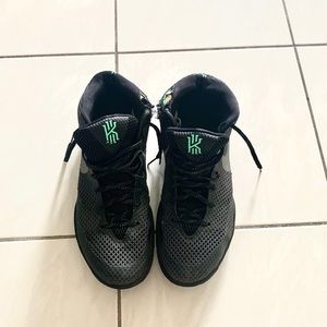 Kyrie 1’s “green glow”